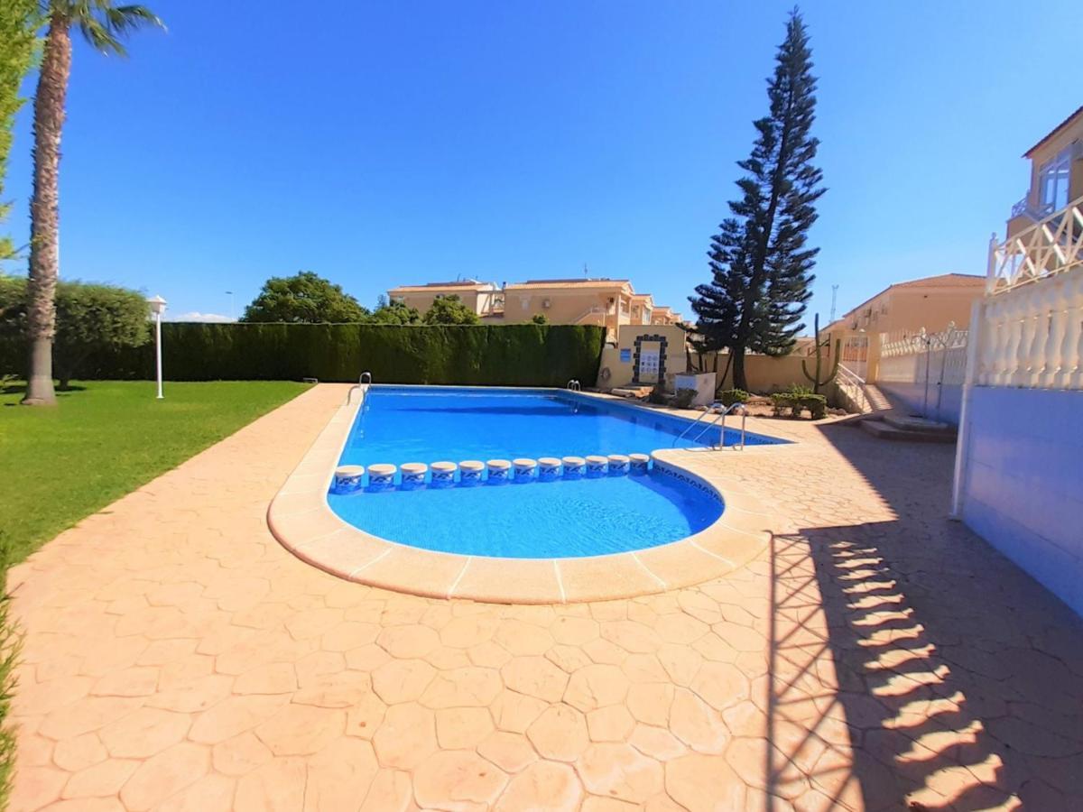 Casa Alegria Apartment With Pool ตอร์เรเวียคา ภายนอก รูปภาพ